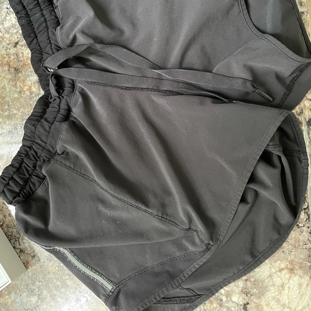 Lululemon Hotty Hot 4" with front tie